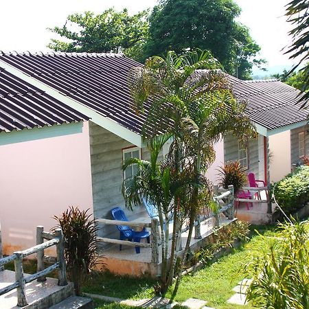 Dahla House Ranong Hotel Exterior photo